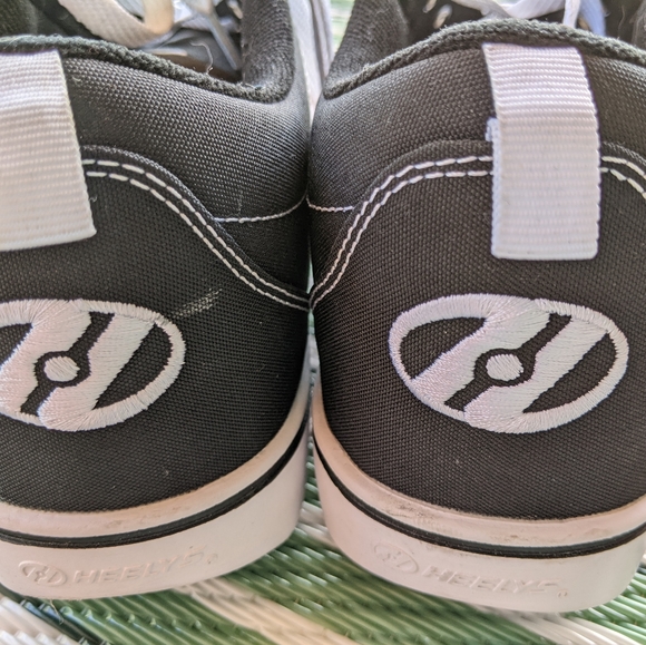 Men's 9 Heelys - Picture 3 of 6